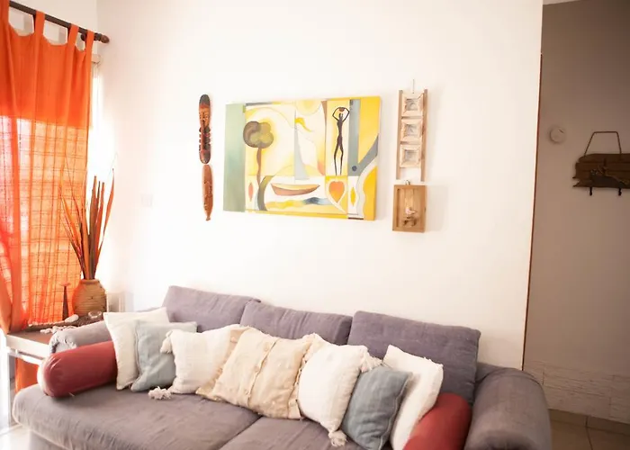 Aquarian Beachfront アパート ラルナカ