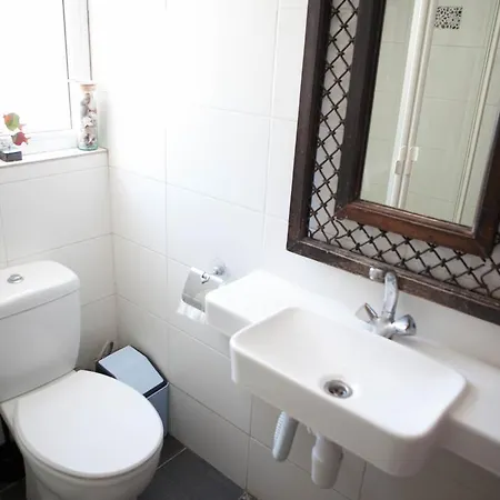 Aquarian Beachfront 라르나카